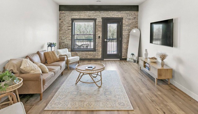 Posh Condo in the Amazing Rail District!