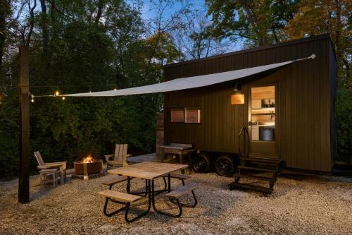 Postcard Cabins Starved Rock, Outdoor Collection by Marriott Bonvoy