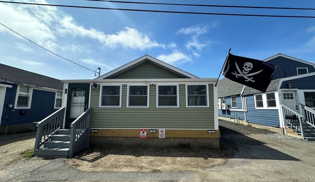 Premier, modern, fully renovated, Beach home.stroll to the beach in 3 minutes!