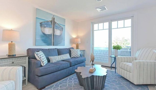 Premier Ocean View Corner Condo (750S.F.)