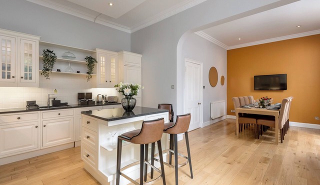 Prestigious and rare 4 bedroom apartment in an ultimate historical setting with exclusive amenities