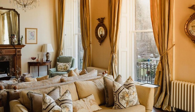 Prestigious Townhouse close to Princes Street