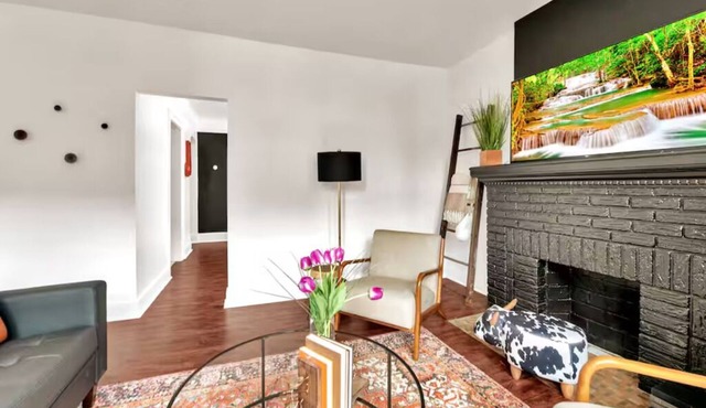 Prime 2BR Stay Near Ford Field & Downtown Detroit!