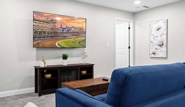 Prime Clarksville stay near Louisville & downtown!