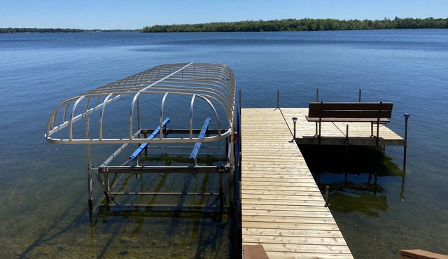 Pristine 3BR on a great fishing & recreation lake. Water toys & boat available!