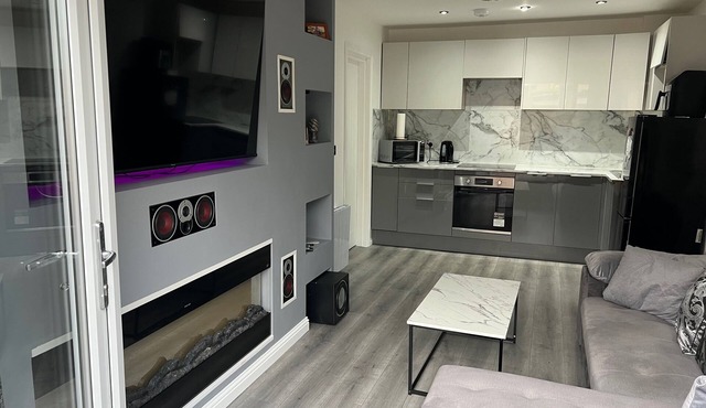 Private 2 bedroom Apartment -Edinburgh - Sleeps 4