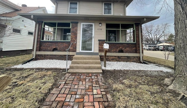 Private 3 bedroom 2 baths house 10 montes to Mass Ave