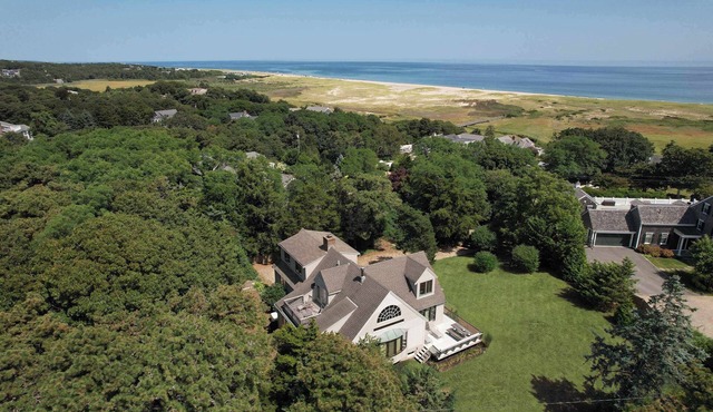 Private Beach and Roof Top Deck!