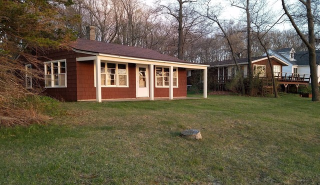 Private Beach - Secluded waterfront cottage & spacious outdoor space