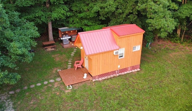 Private CABIN 5 STAR Clean! By Patoka Lake! Boat parking! Queen bed & full bath!