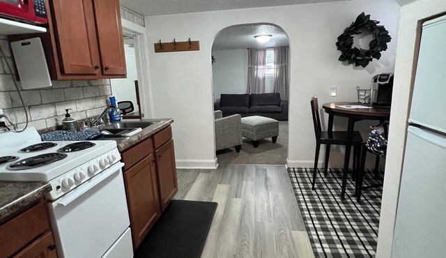 Private Clean Pet Friendly Duplex Near Downtown