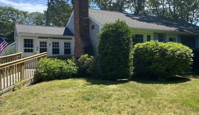 Private Cottage close to bike trail and lakes. Dogs Are Welcome!