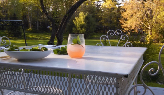 Private cottage in Cundy's Harbor, walk to ocean - discount for month-long stays