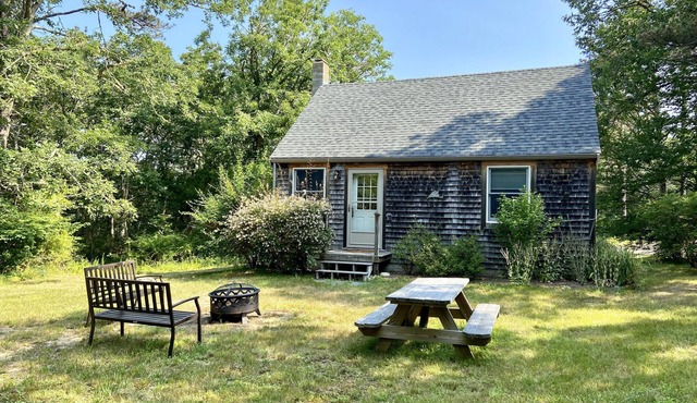 Private cottage nestled in center of the Vineyard