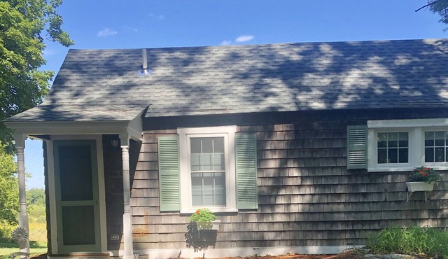 Private Cozy Country Cottage on a beautiful apple orchard.