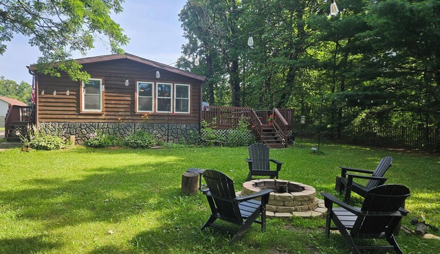 Private Home,1+acre,close to WIDells&CastleRock,YardGames,Firepit& FREE Firewood