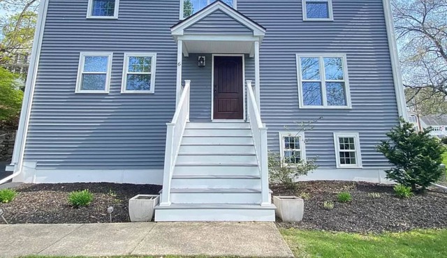 Private home near amazing downtown Woburn! Sleeps 9