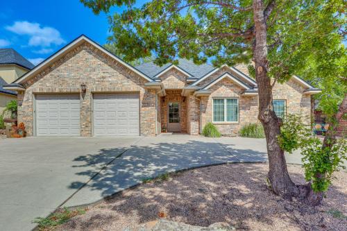 Private Hot Tub & Patio: Golf Retreat in Canyon!