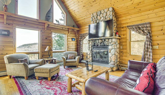 Private Hot Tub & Sauna: Bryant Pond Retreat!