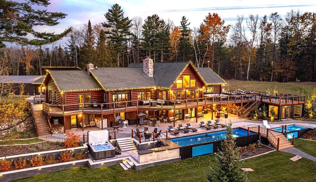 Private Lodge 15 Beds/11 Baths Long Lake Sleeps 70