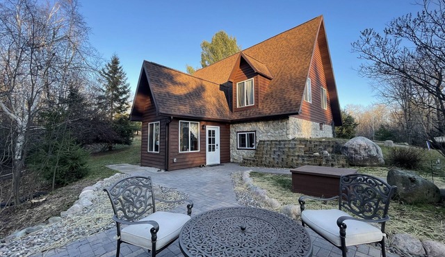 Private Northwoods cabin with relaxing bathtub, washer and dryer, and firepit!