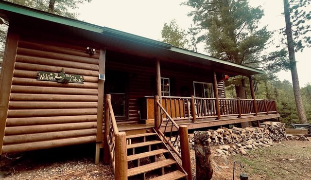 Private & Quaint Cabin in Mercer. Close To Town With Many Northwoods Amenities.