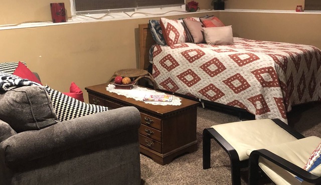 Private, Quiet Room In A Home In The Suburbs. Easy Access To Main Interstates