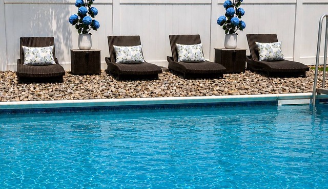 Private Resort Pool Home: 2 Suites, Hot Tub, Golf Simulator, Sauna and more