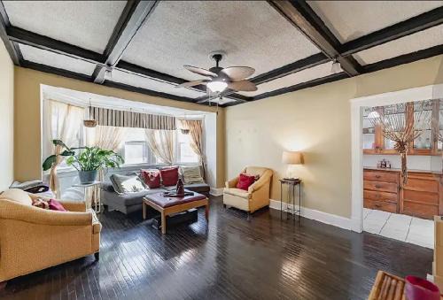 Private Rooms in a Spacious 4-Bedroom Home
