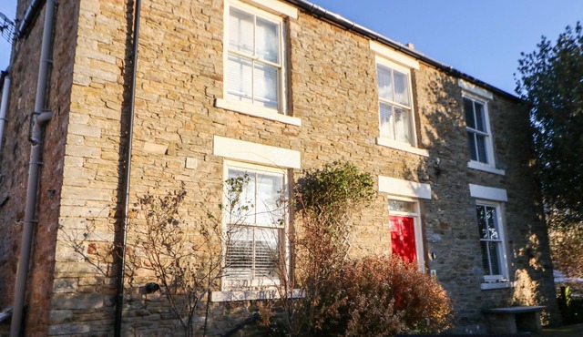 PROSPECT HOUSE, pet friendly, character holiday cottage in Rookhope