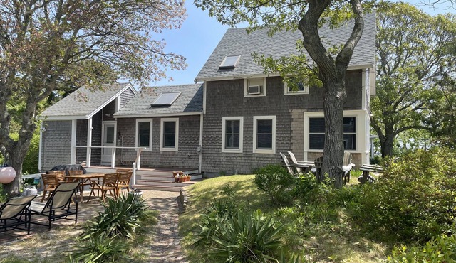 Provincetown: Water view, 3 BR House, Parking, Free Wifi, outdoor shower, beach!