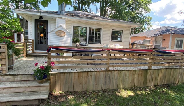 Ptoobies Place- AMAZING cottage BOAT DOCK & deck!