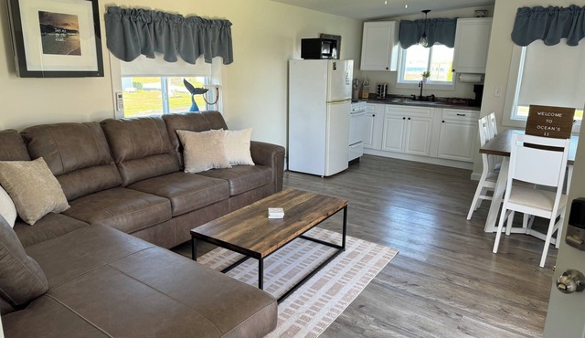 Quaint 1 Bed 1 bath private beach home. Long term renter welcome Dec 1