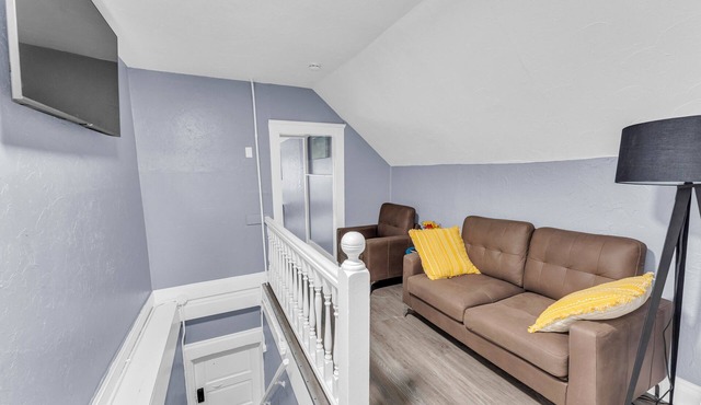 Quaint 2BR in Historical Little Italy