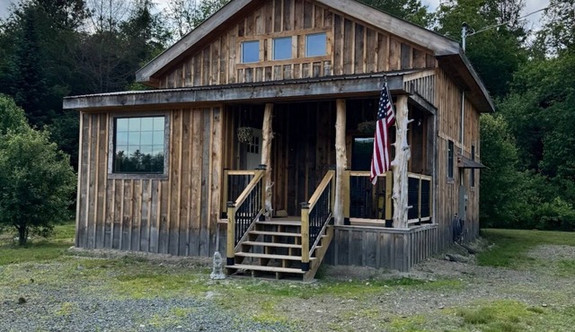 Quaint 3-bedroom cabin on the Trails
