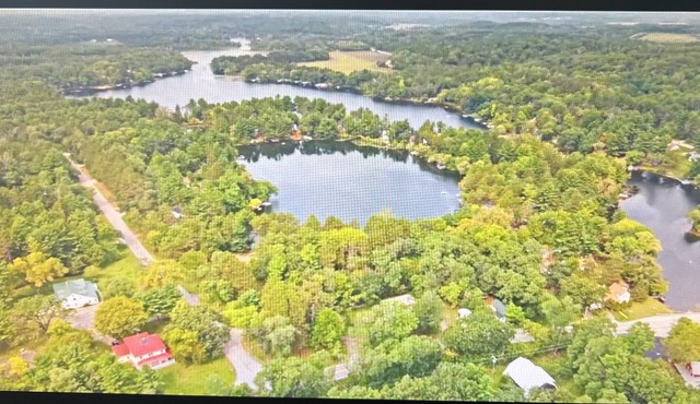 Quaint Lil' Getaway Next to Ski Hill & Area Lakes