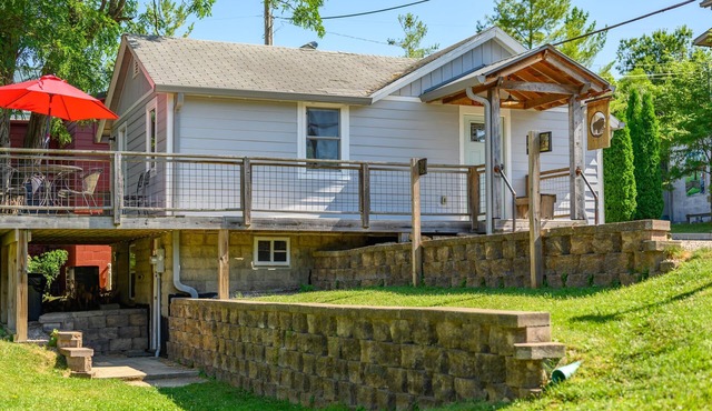 Quaint, renovated cottage in Nashville!