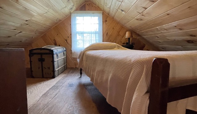 Quaint Retro Ash Cove Cottage