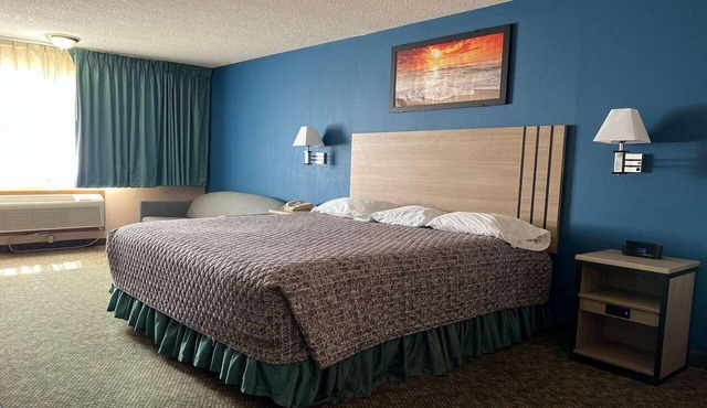 Queen Bed|Smoking|Marysville