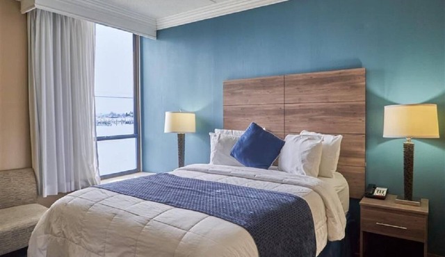 Queen Bed Standard View