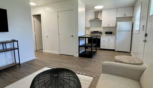 Quiet 2-Bedroom Easy Access to Many Hospitals