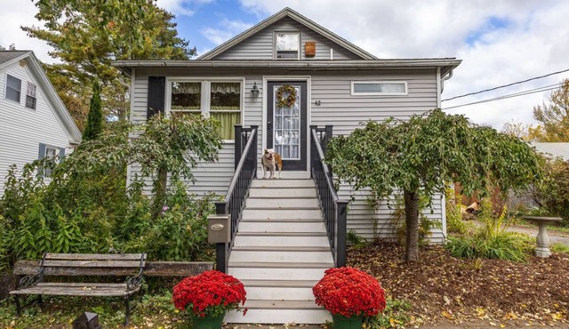 Quiet 2BR/2BA Home w/Parking Dog-Friendly Near Downtown Portland