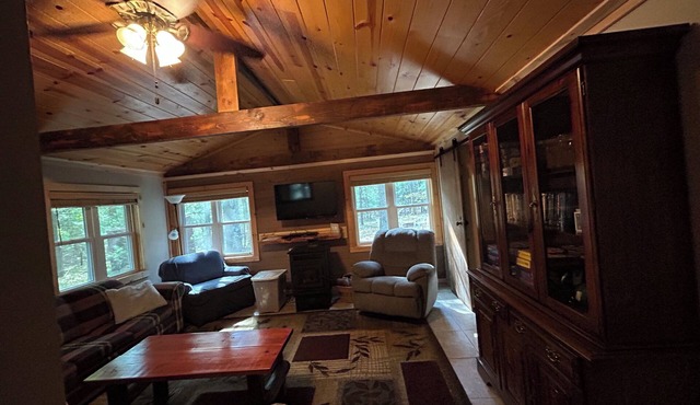 Quiet cabin in the woods across from Pearl Lake.