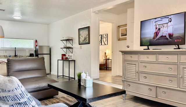 Quiet, clean 1BR 4 mins from OCU — guests book it again and again #19B