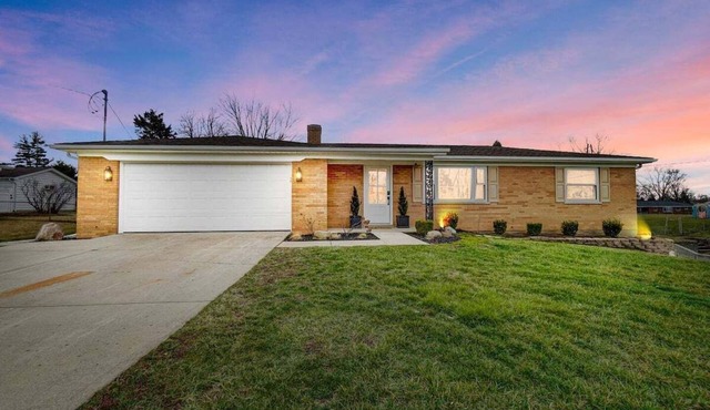 Quiet & Close to Shopping, Dining & Highway!