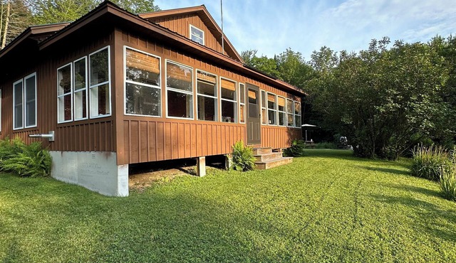 Quiet country home, 28 private acres to explore and a campfire to gather around!