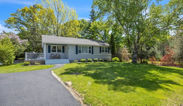 Quiet, Cozy, and Renovated 3BR Cottage at Acadia's Doorstep