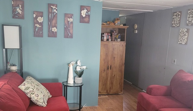 Quiet home 10 min from shopping
