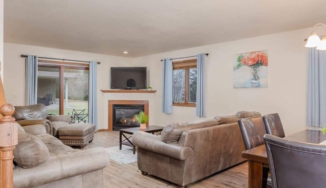 Quiet Home Near Airport & Shopping