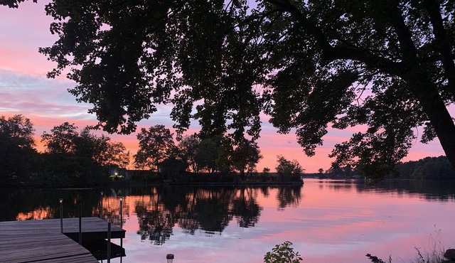 Quiet Lake Front Retreat